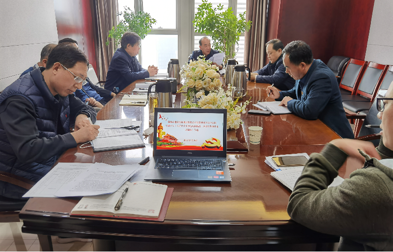 集團(tuán)公司黨委理論學(xué)習(xí)中心組專題學(xué)習(xí)《習(xí)近平關(guān)于防范風(fēng)險(xiǎn)挑戰(zhàn)、應(yīng)對(duì)突發(fā)事件論述摘編》等文件精神